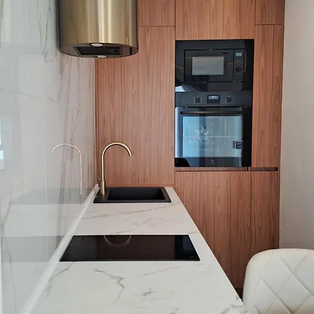 דירה Stylish With Parking L 24h Check-in *